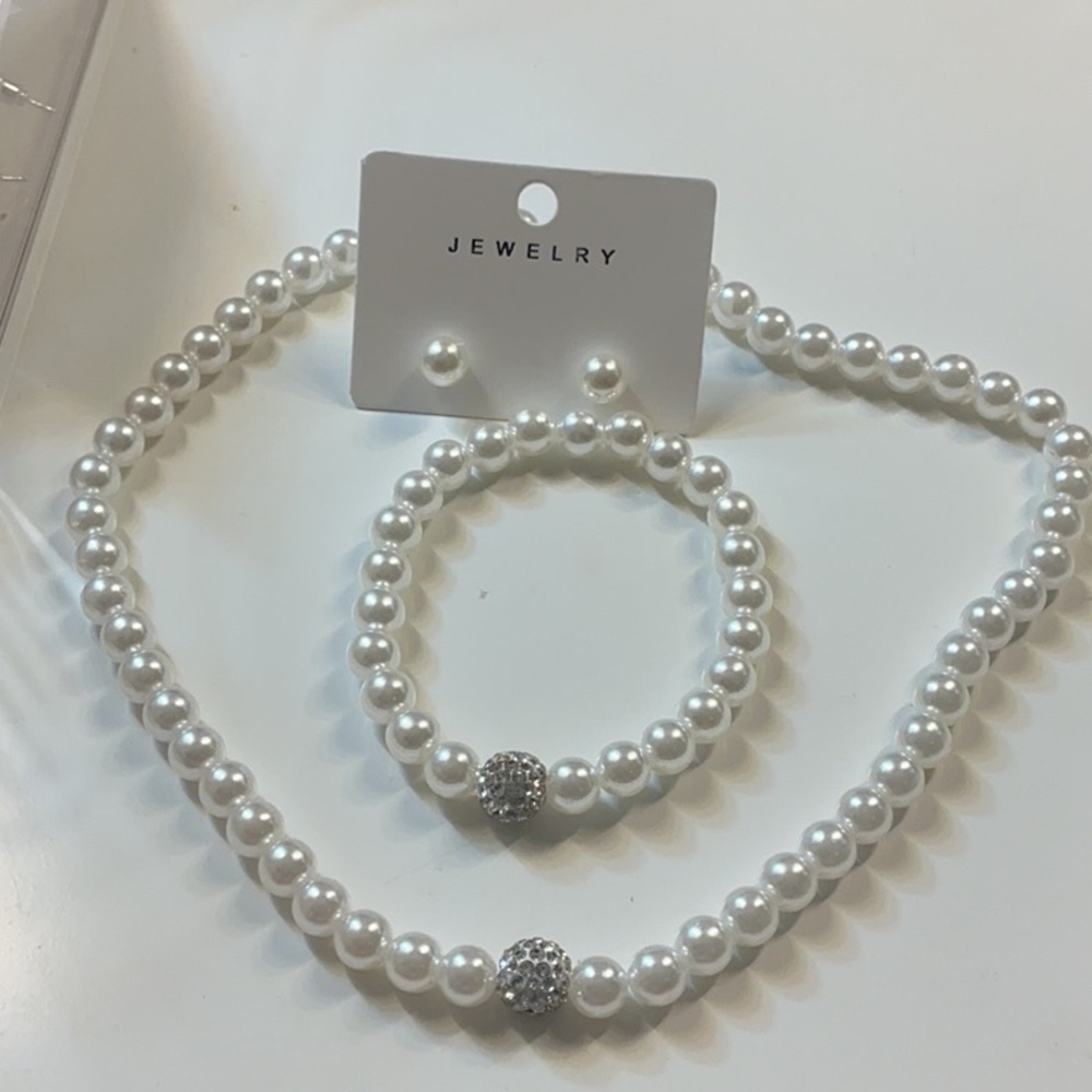 Pearls Necklace Set